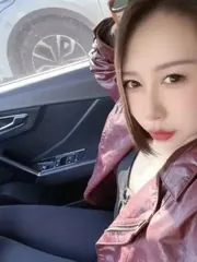 短发大奶少妇